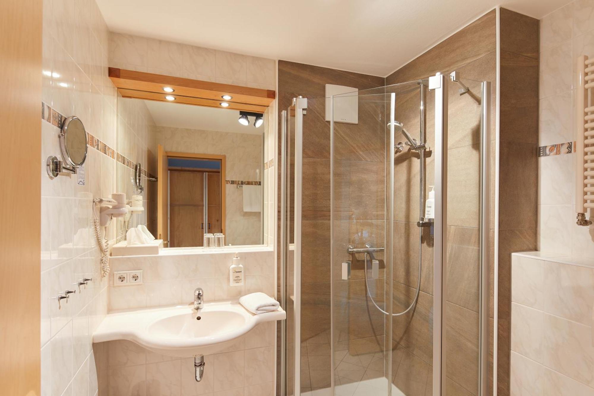 Hotel Sonneck Knüllwald المظهر الخارجي الصورة